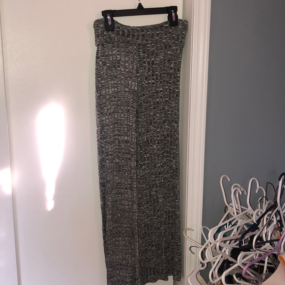 Gray flowy pants stretchy